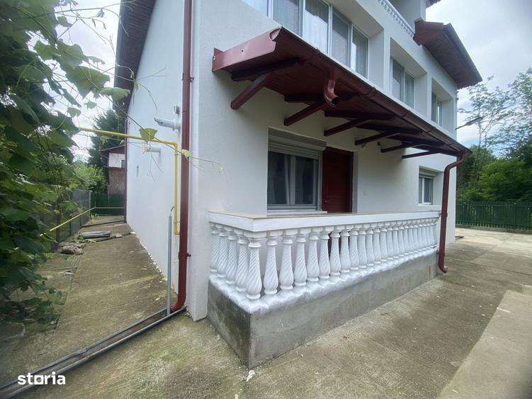 Casă cu 4 camere decomandat cu Teren 596 Mp în Central
