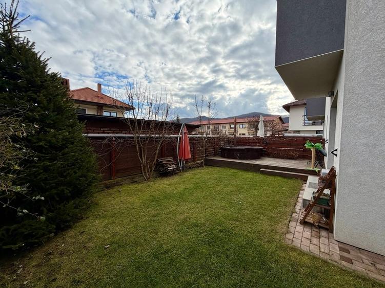 Duplex cu 5 camere cu Canalizare în Florești