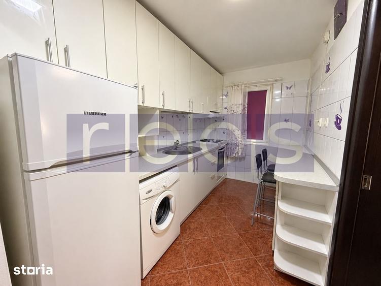 Apartament cu 2 camere semidecomandat, mobilat în Tei
