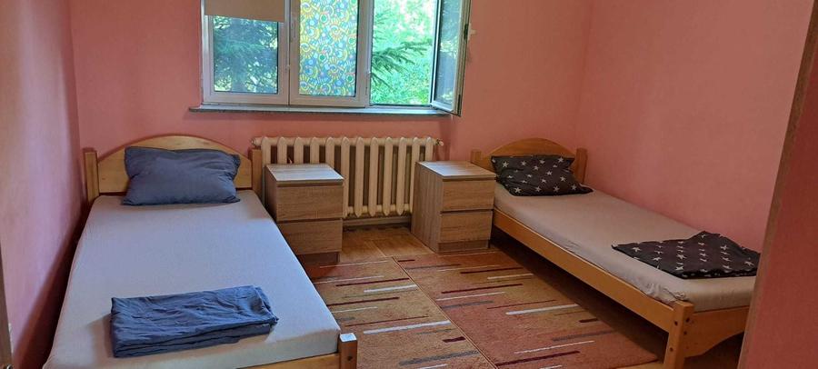 Casă cu 3 camere decomandat în Faleza Nord