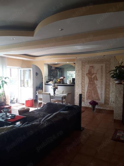 Casă cu 4 camere în Roman