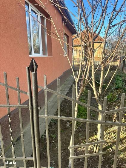Casă cu 4 camere în Nisipeni