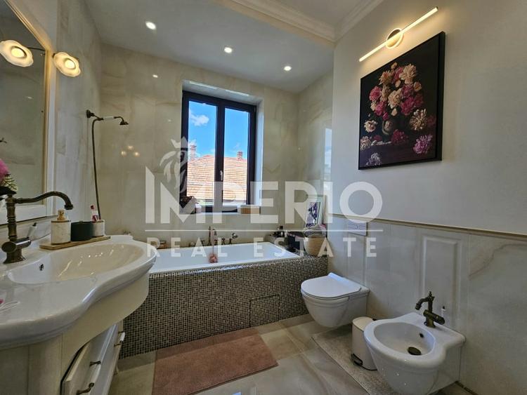 Casă individuală cu 6 camere cu Canalizare în Central