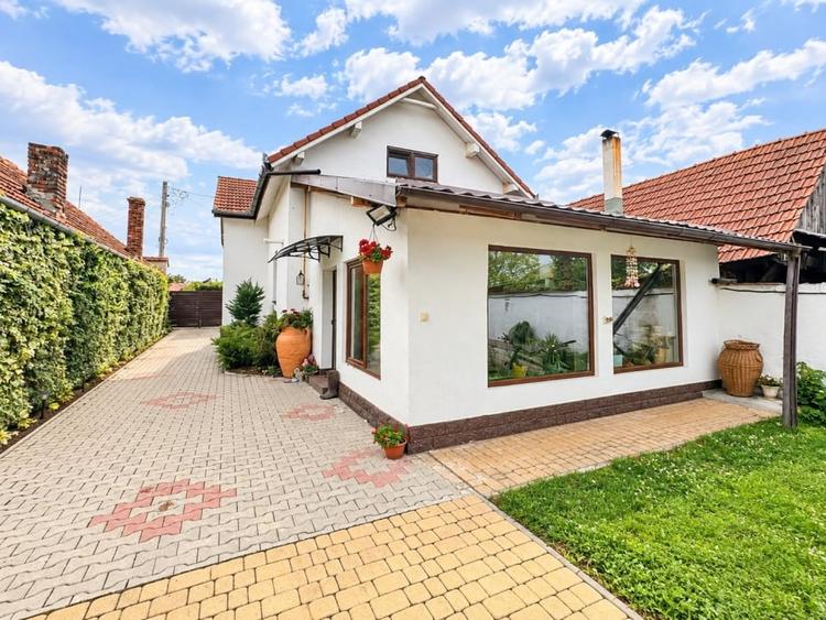 Casă individuală cu 6 camere cu Piscina în Teiuș