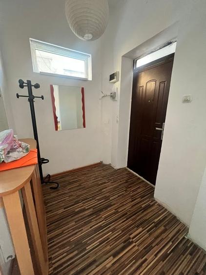 Casă cu 8 camere cu Teren 197 Mp în Calea Călărașilor