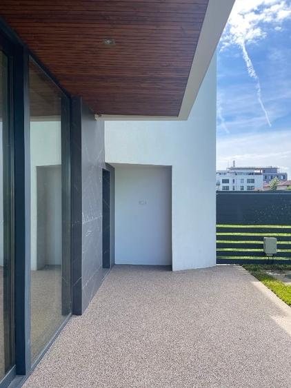 Duplex cu 5 camere cu Canalizare în Central