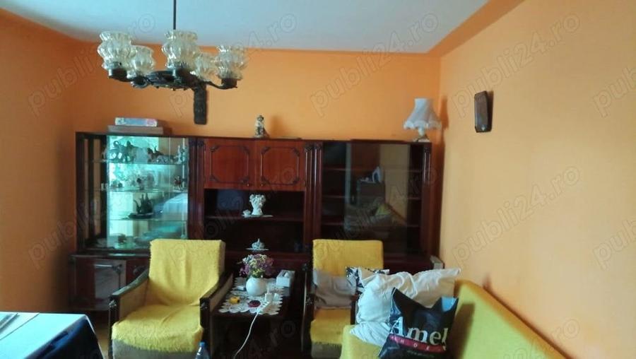 Apartament cu 3 camere decomandat în Girocului
