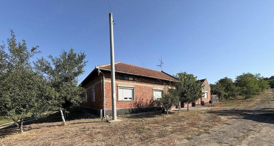 Casă cu Teren 4316 Mp în Cutina