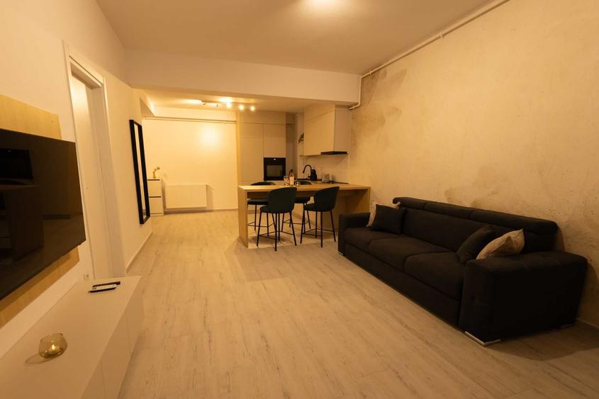 Apartament cu 2 camere decomandat în Central