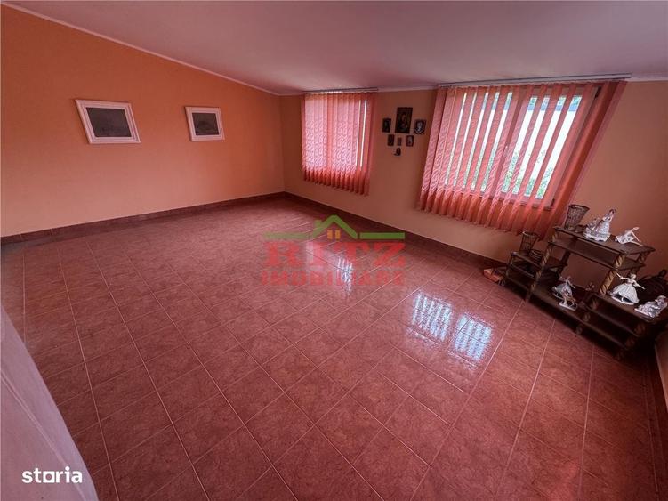 Casă cu 4 camere cu Teren 938 Mp în Central