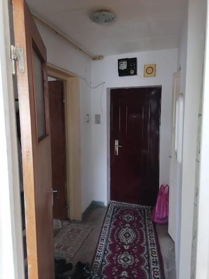 Apartament cu 3 camere semidecomandat, mobilat în Trivale