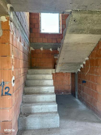 Casă cu 4 camere cu Teren 400 Mp în Slimnic