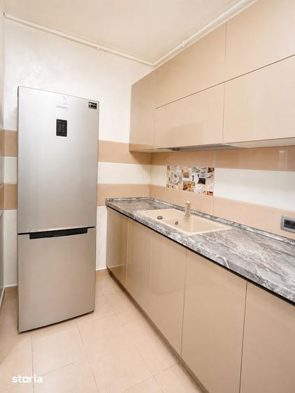 Apartament cu 3 camere decomandat în Tractorul