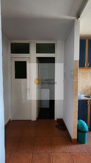 Garsonieră decomandată, mobilată în Decebal