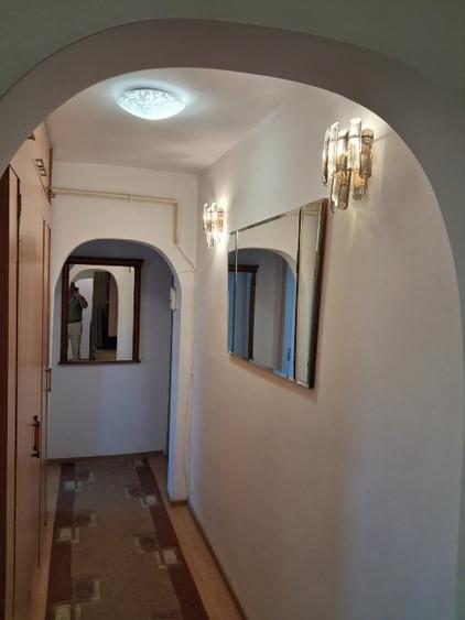 Apartament cu 3 camere semidecomandat în Alexandru cel Bun