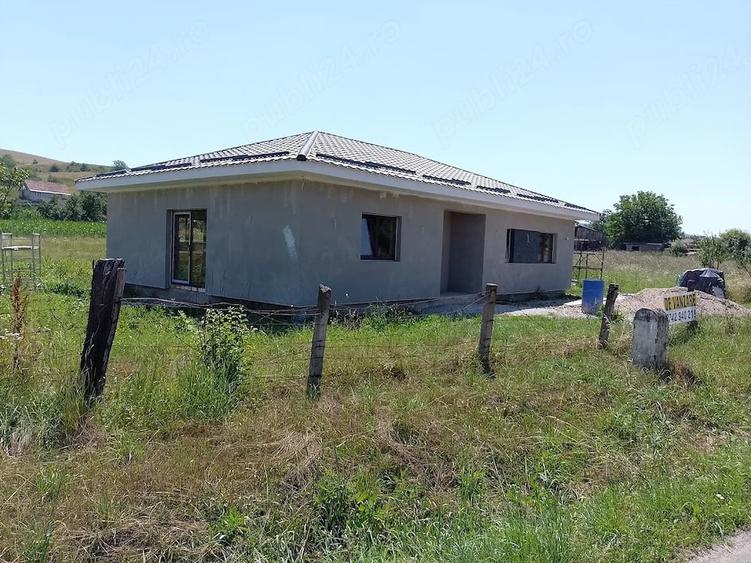 Casă cu 3 camere cu Teren 1000 Mp în Central