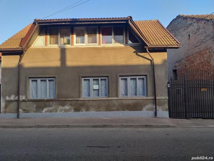 Casă cu 4 camere cu Teren 450 Mp în Central