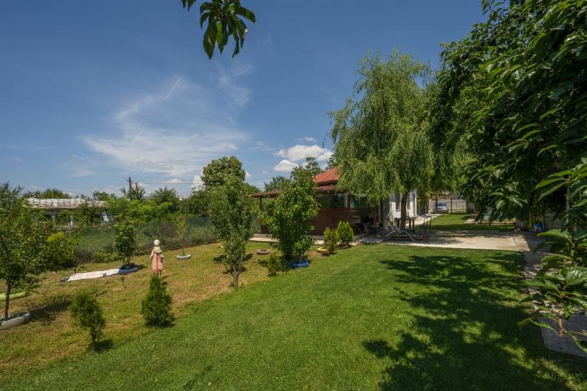 Casă individuală cu 3 camere cu Teren 2200 Mp în Răcari