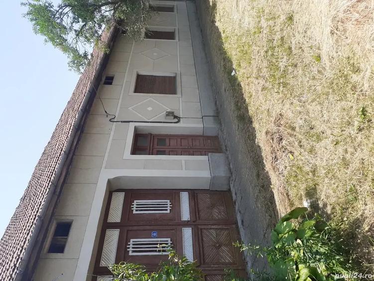 Casă cu 6 camere în Sacu