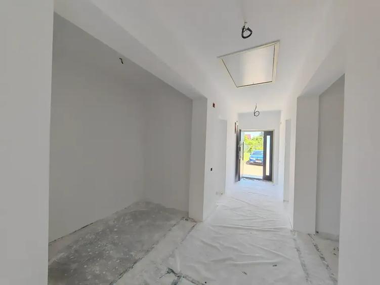 Casă cu 4 camere cu Teren 400 Mp în Crevedia