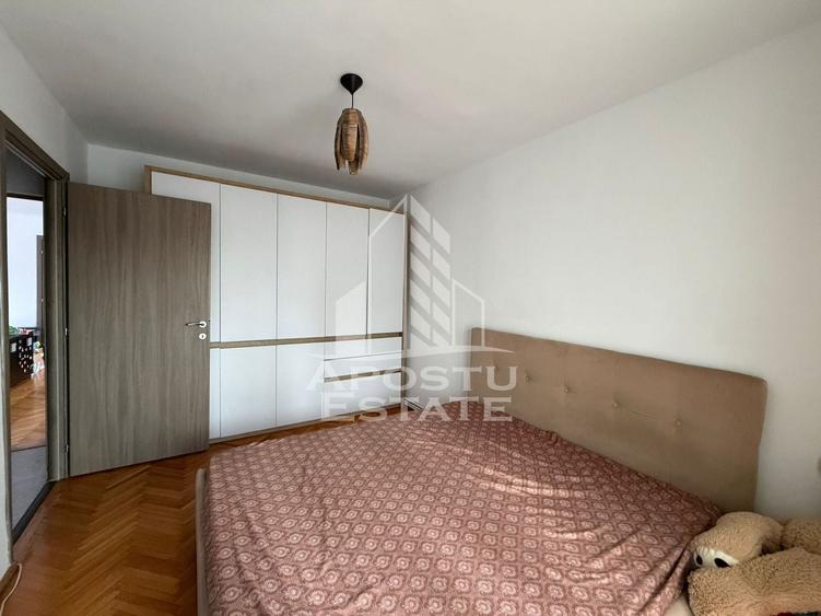 Apartament cu 3 camere semidecomandat, mobilat în Kiriac