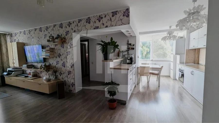 Apartament cu 3 camere semidecomandat, mobilat în Plopilor