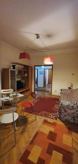 Apartament cu 3 camere semidecomandat în Calea Victoriei