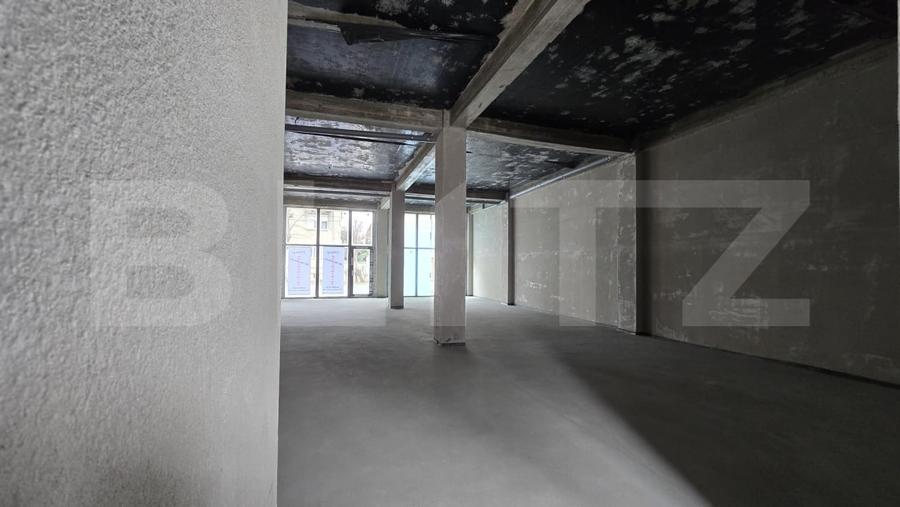 Spațiu comercial, de 250 mp, în Semicentral