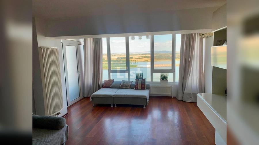 Apartament cu 3 camere decomandat în Faleză