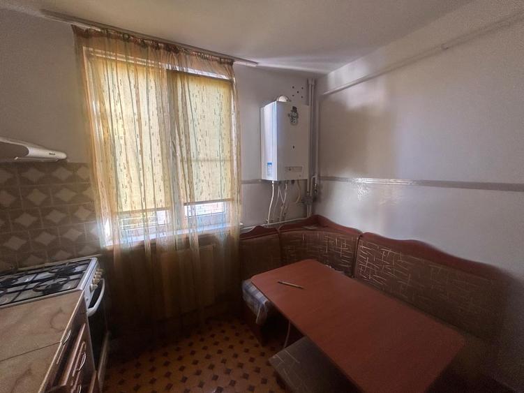 Apartament cu 3 camere decomandat în Dărmănești
