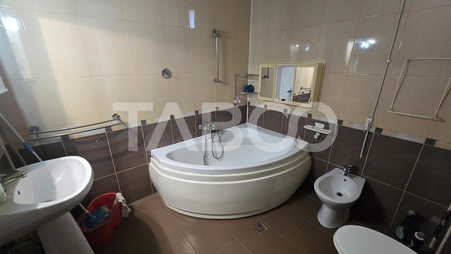 Apartament cu 4 camere decomandat, mobilat în Calea Dumbrăvii