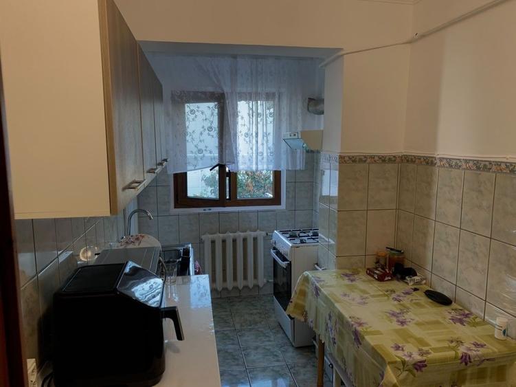 Garsonieră decomandată în Sud