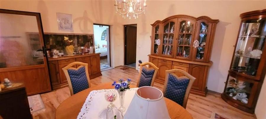 Casă individuală cu 5 camere cu Canalizare în Gârbova
