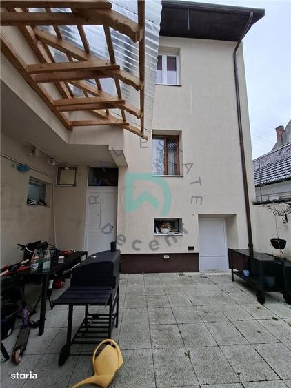Casă cu 6 camere cu Teren 50 Mp în Centrul Istoric