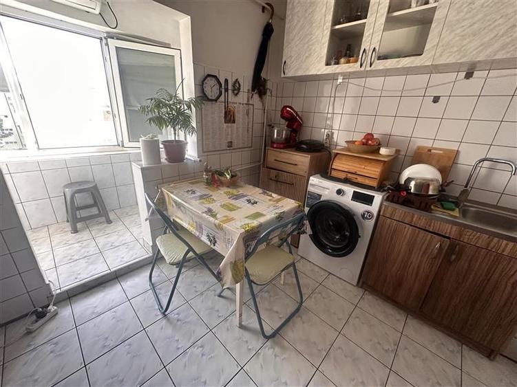 Apartament cu 2 camere decomandat, mobilat în Soarelui