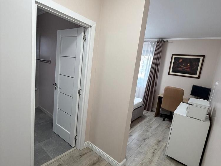 Apartament cu 3 camere semidecomandat, mobilat în Florești