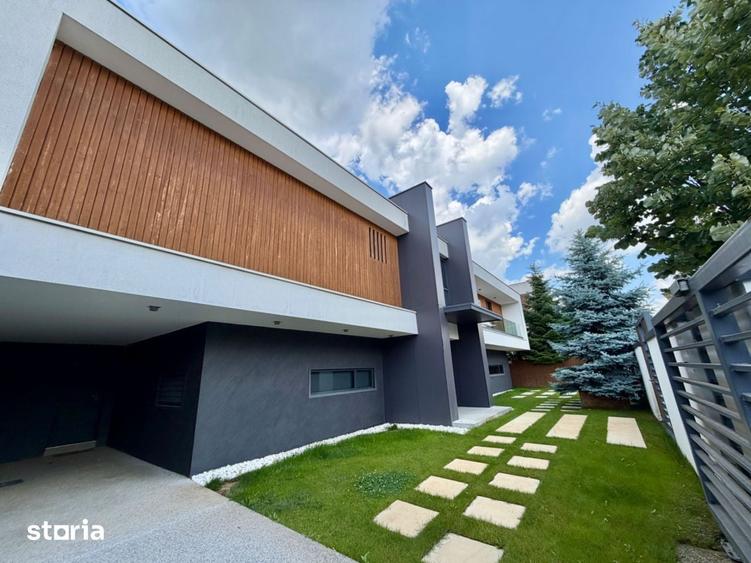 Casă cu 8 camere cu Teren 1000 Mp în Central