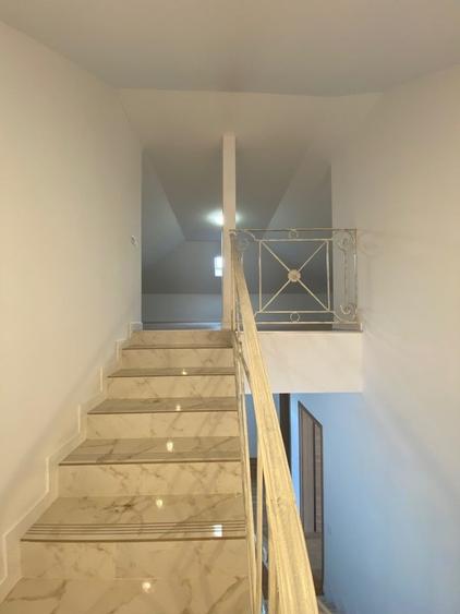 Casă individuală cu 5 camere cu Teren 350 Mp în Central