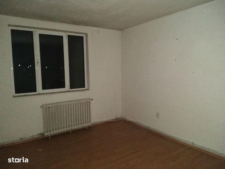 Apartament cu 3 camere decomandat în Humulești
