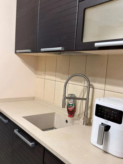Apartament cu 3 camere semidecomandat în Rahova