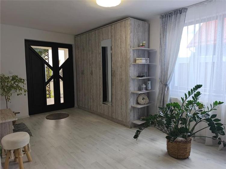 Casă individuală cu 4 camere cu Canalizare în Cristești