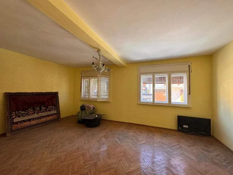 Casă cu 3 camere cu Teren 230 Mp în Central