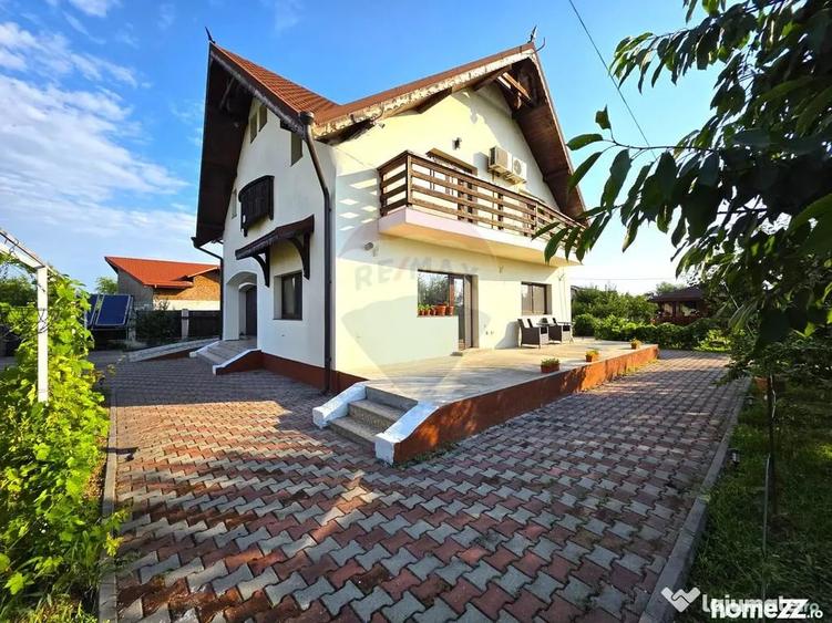 Casă cu 4 camere cu Teren 680 Mp în Spătaru