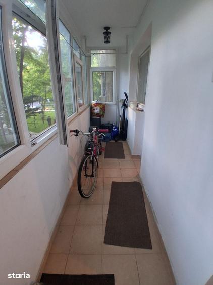 Apartament cu 4 camere semidecomandat în Drumul Taberei