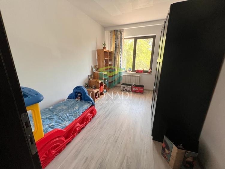 Apartament cu 4 camere decomandat în Băneasa