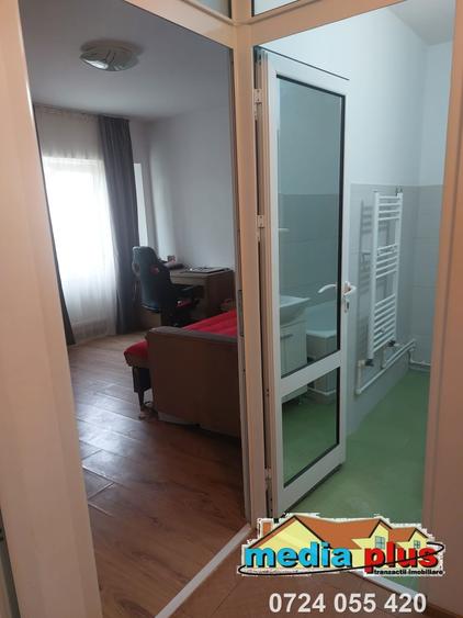 Garsonieră decomandată în