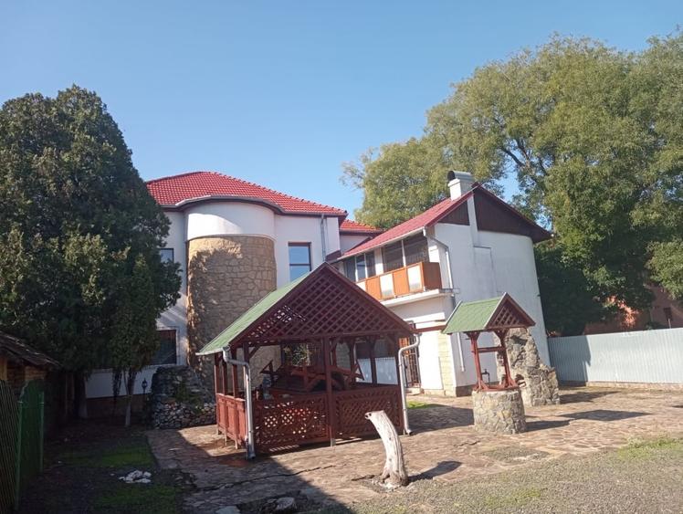 Casă individuală cu 6 camere cu Teren 661 Mp în Nădlac
