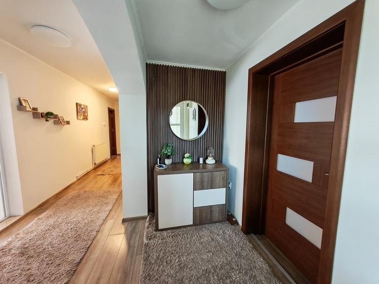 Casă cu 3 camere cu Teren 674 Mp în Crețești