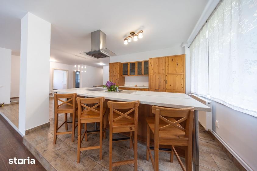 Casă cu 10 camere cu Teren 630 Mp în Bunloc