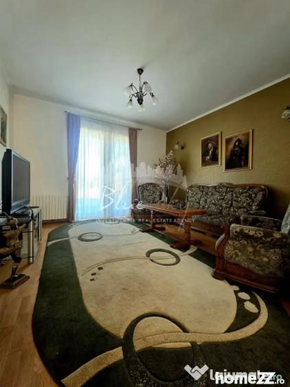 Casă cu 7 camere cu Teren 1642 Mp în Poiana